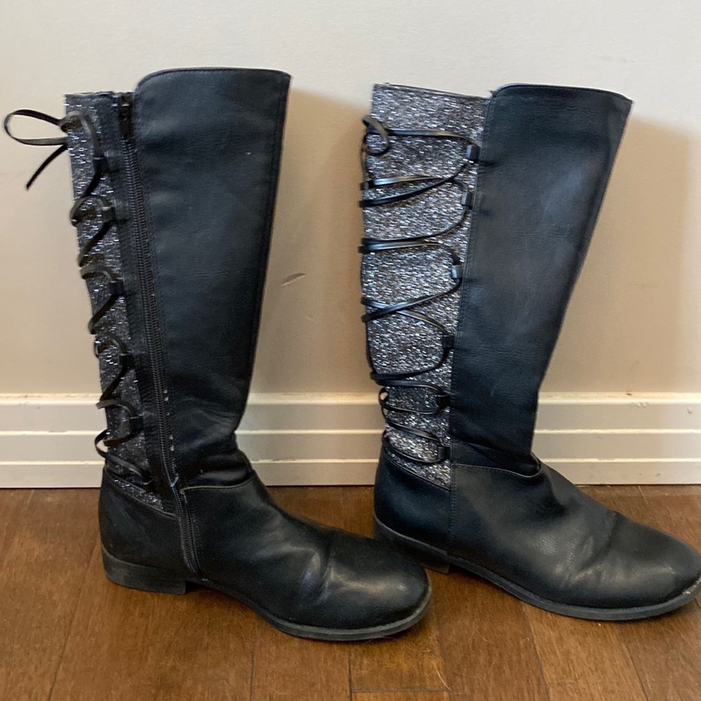 Gently used girl boots